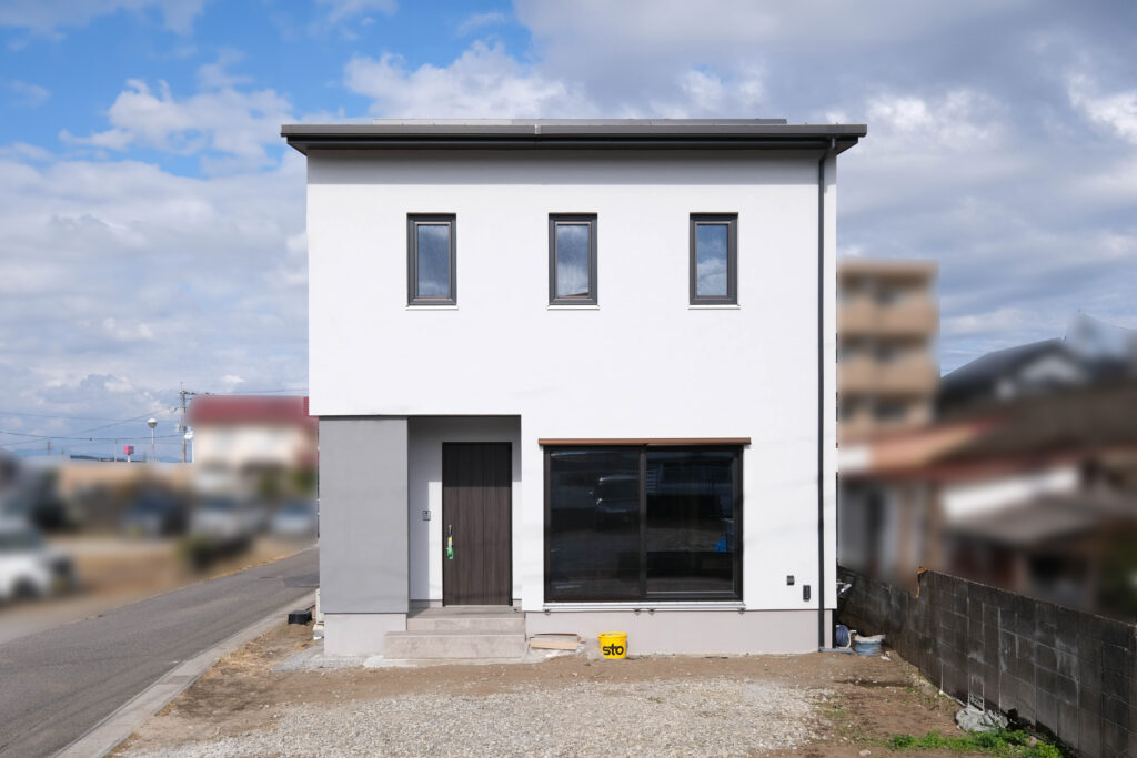 狭小地に建つ、吹抜けのあるパッシブハウス。